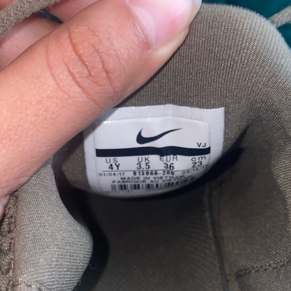 Nike Shoes - Picture 5 of 7